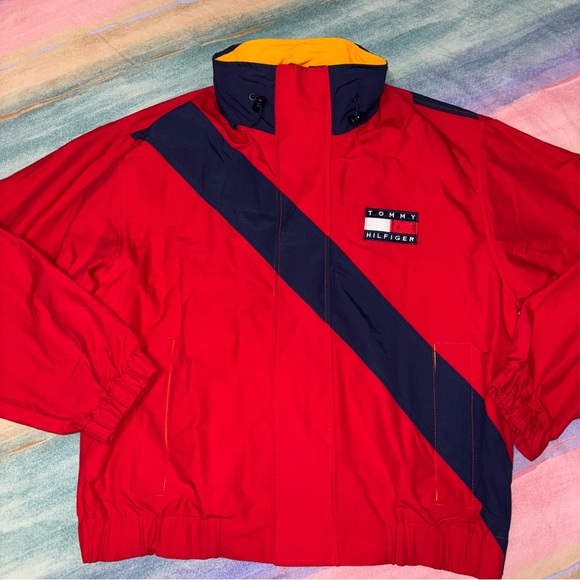 Vtg Tommy Hilfiger men’s size M red jacket Windbreaker Spell Out Flag Wutang 90s - Picture 1 of 9